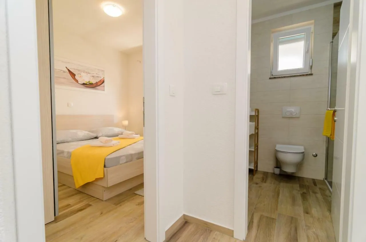 Apartment Petra Задар